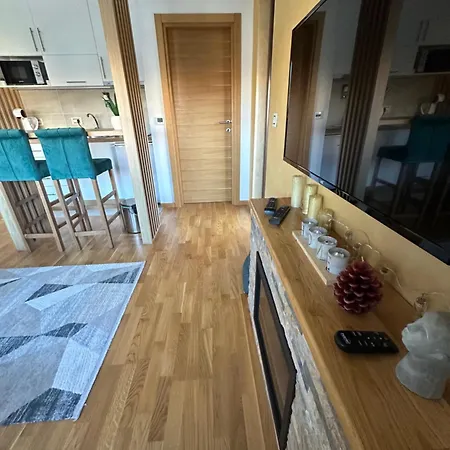 Aria Forest & Gym Apartment